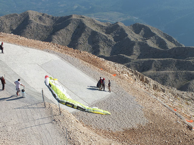 11-08-10-Tahtali-079-s.jpg - Startvorbereitungen für den Tandemflug