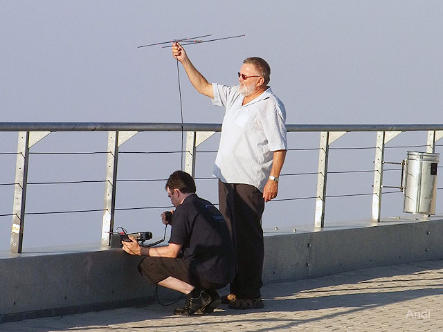 11-08-10-Tahtali-R0011944-s.jpg - Joe betätigt sich als Antennenhalter - in diesem Frequenzband funkte Andi seinen Kumpel in Side an