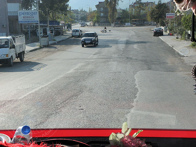 10-12-07-Kuzdere-Bus-19-s.jpg - Die Straßenführung ist hier etwas verwirrend,