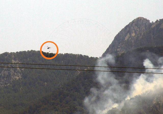 8-08-03-1-Waldbrand-Olympos-49.jpg - Da die meisten Löschhubschrauber und Löschflugzeuge bei einem gefährlichen Waldbrand in der Nähe von Serik und Aspendos im Dauereinsatz waren, konnte der Brand nicht so schnell eingedämmt werden wie sonst