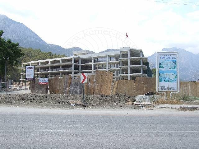 8-07-26-Goeynuek-03-s.jpg - Hoffentlich gibt es in Richtung Kläranlage keine Fenster!