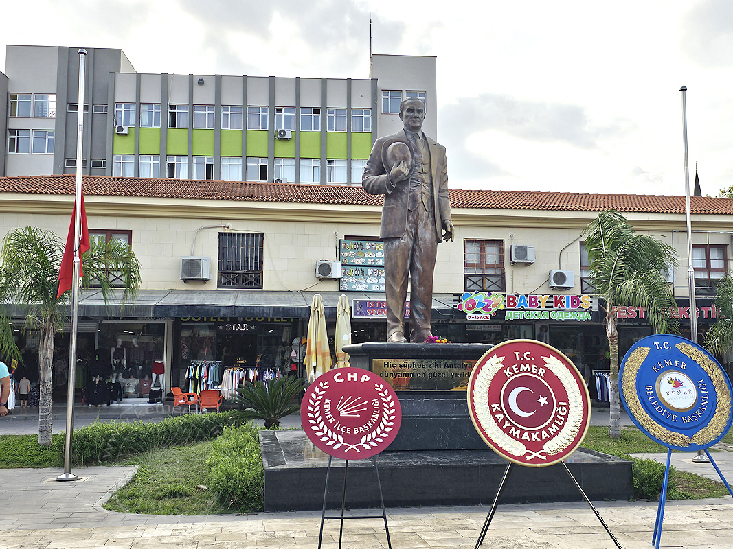 Atat�rk Denkmal Meydan Kemer2023